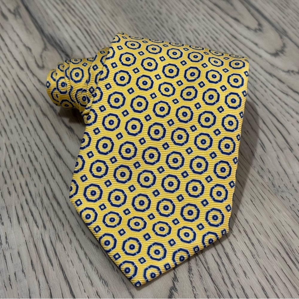 NEW BURBERRY LONDON 100% SILK Yellow Geometric Print Tie - Made In Italy $245 - Picture 1 of 10